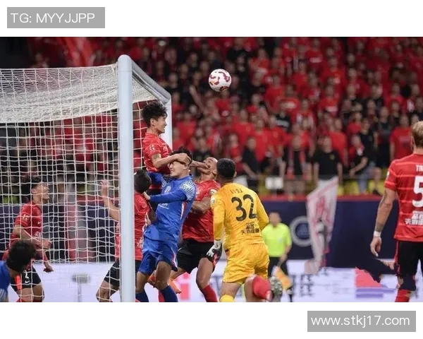 韦世豪边路传中助力球队进攻展现个人技术与团队配合的完美结合