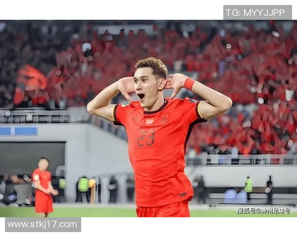 拜合拉木跑动接应展现出色球技助力球队逆转局势的精彩瞬间