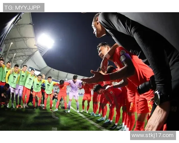 张玉宁单刀攻门展现绝佳技术助力球队逆转胜利的精彩瞬间